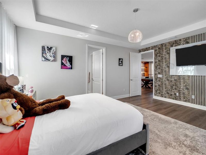 Furnished interior view inside a new home in , Orlando (Image 16).