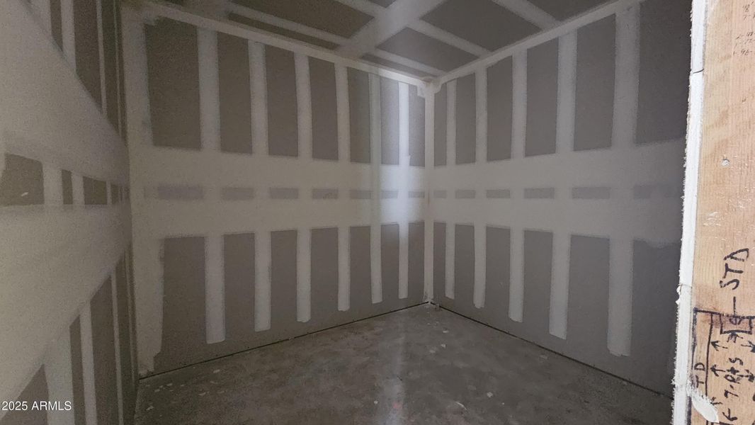 12 Owner's Closet 12 Owner's Closet