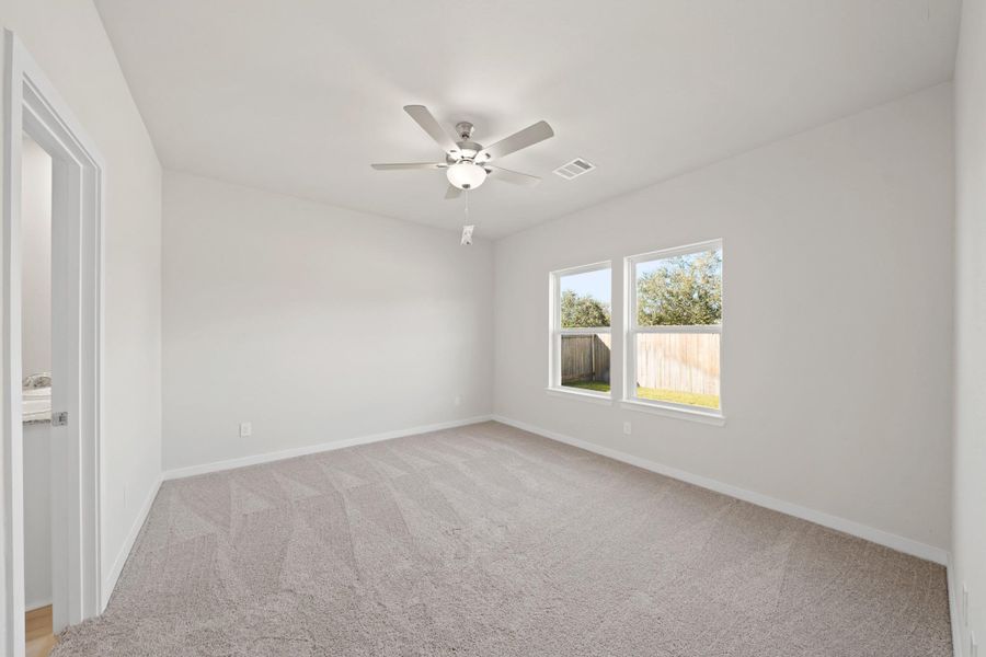 Spacious, unfurnished interior of a new home in Riverwood Ranch, Angleton (Image 19).