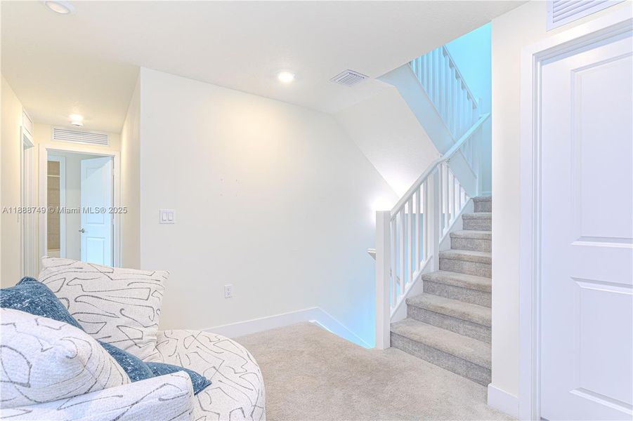 Furnished interior view inside a new home in , Doral (Image 6).