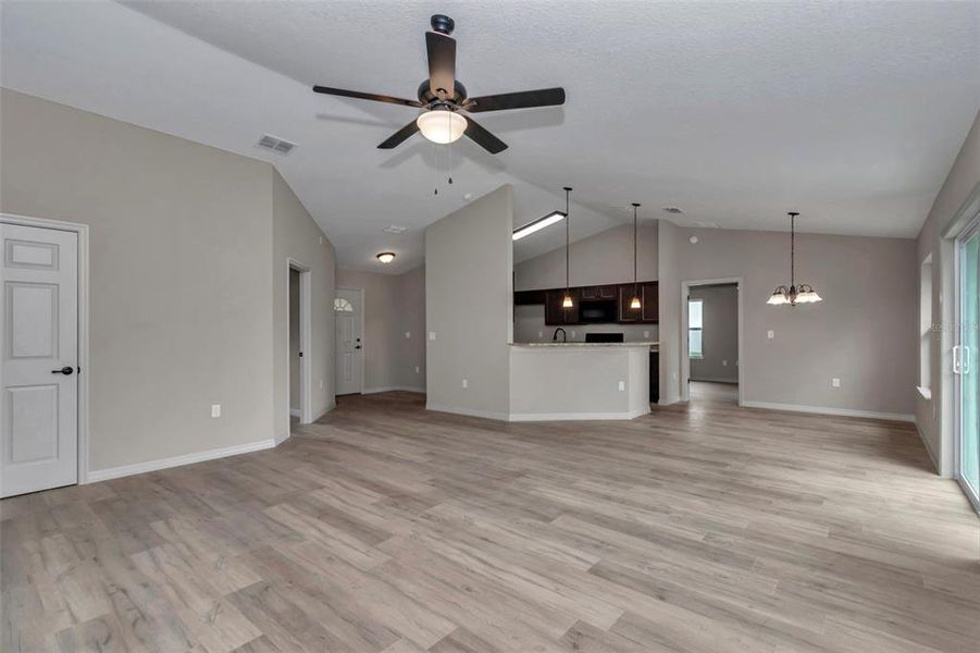 Spacious, unfurnished interior of a new home in , Ocala (Image 13).