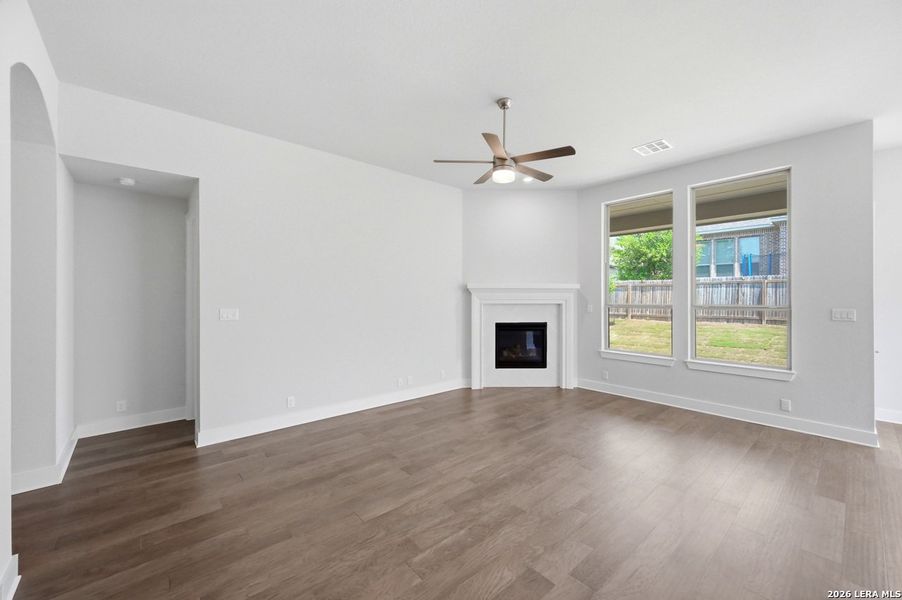 Spacious, unfurnished interior of a new home in Weston Oaks, San Antonio (Image 16). Spacious, unfurnished interior of a new home in Weston Oaks, San Antonio (Image 16).