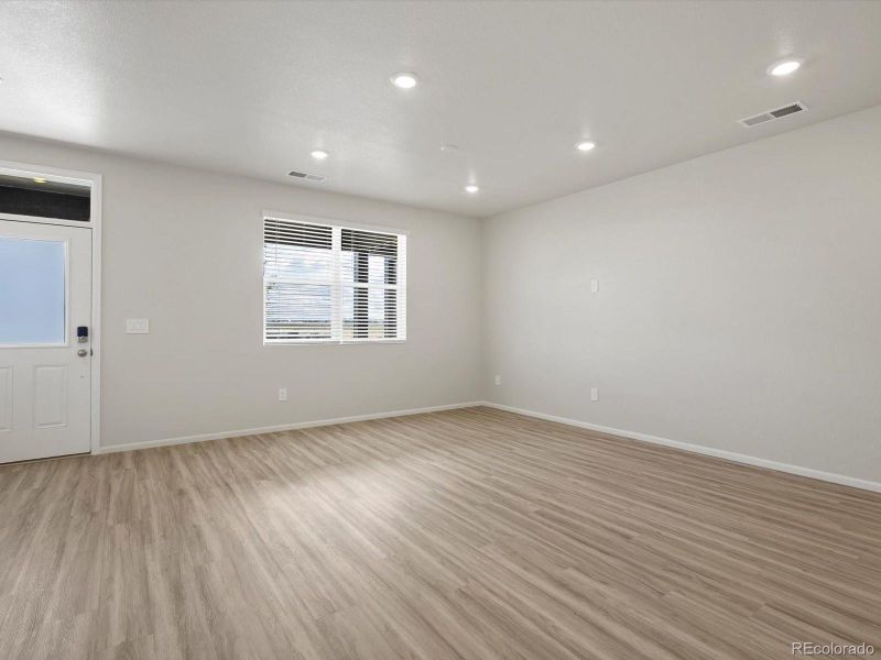 Spacious, unfurnished interior of a new home in Horizon Uptown: The Meadow Collection, Aurora (Image 19). Spacious, unfurnished interior of a new home in Horizon Uptown: The Meadow Collection, Aurora (Image 19).