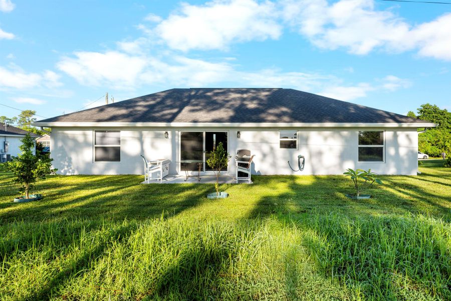 Exterior details and patio area of a home in , Port St. Lucie (Image 2).