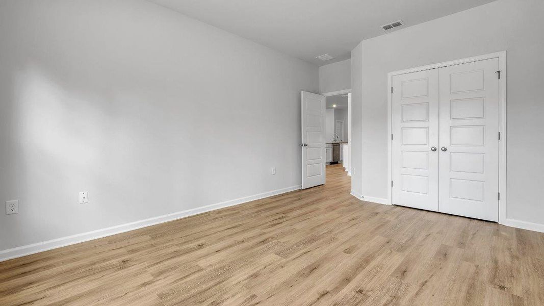 Spacious, unfurnished interior of a new home in Greystone, Crawfordville (Image 32).