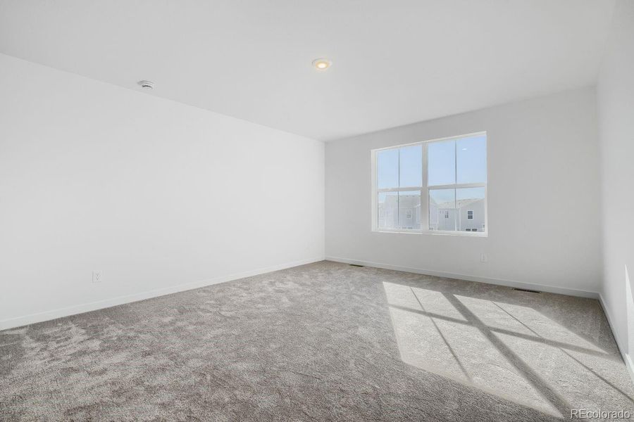 Spacious, unfurnished interior of a new home in Copper Chase, Colorado Springs (Image 13).