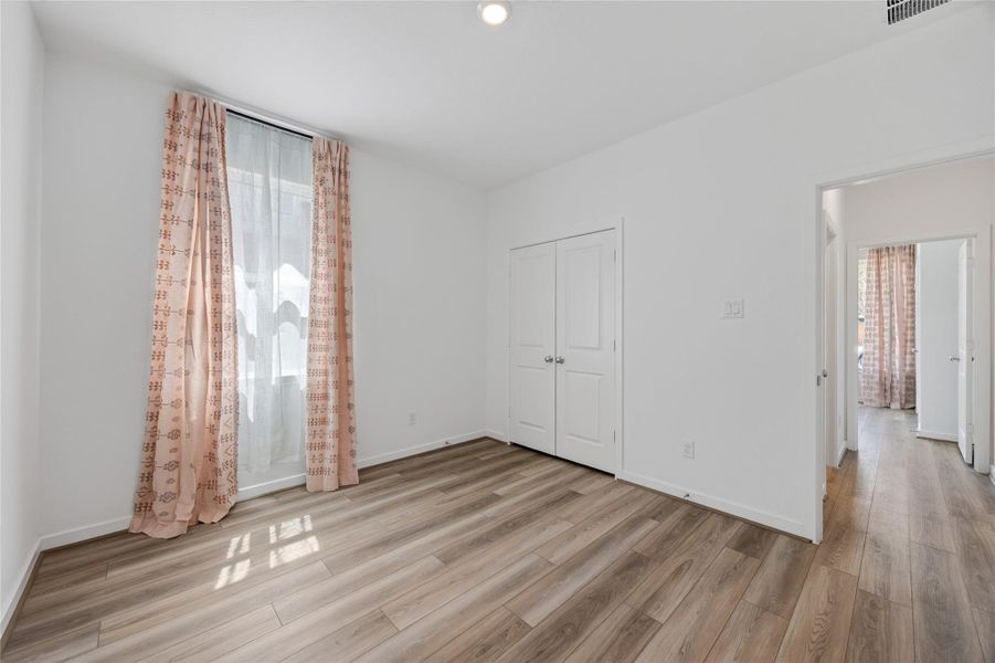 Spacious, unfurnished interior of a new home in Trillium, Richmond (Image 20).