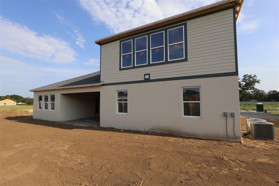 Exterior details and patio area of a home in Willow Run, Apopka (Image 3).