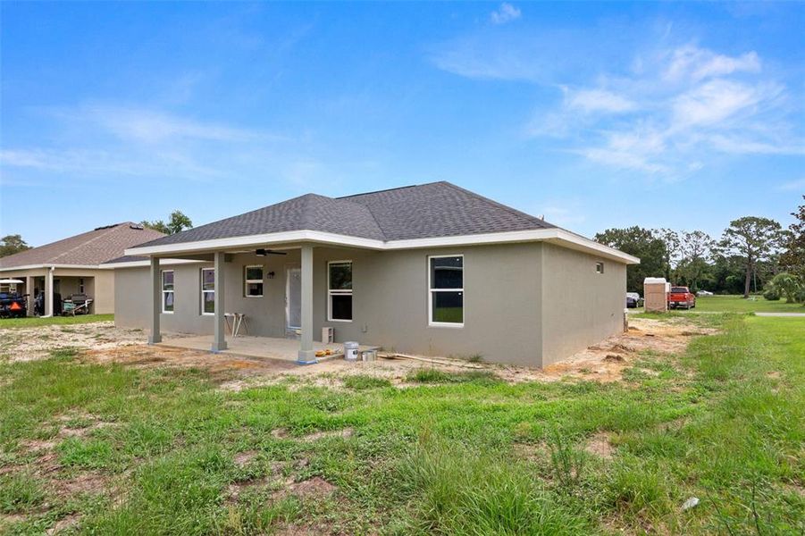 Exterior details and patio area of a home in , Dade City (Image 4).