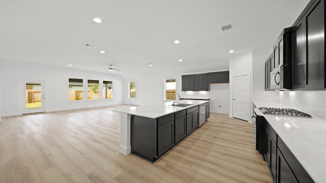 Furnished interior view inside a new home in Silverthorne, Conroe (Image 8).