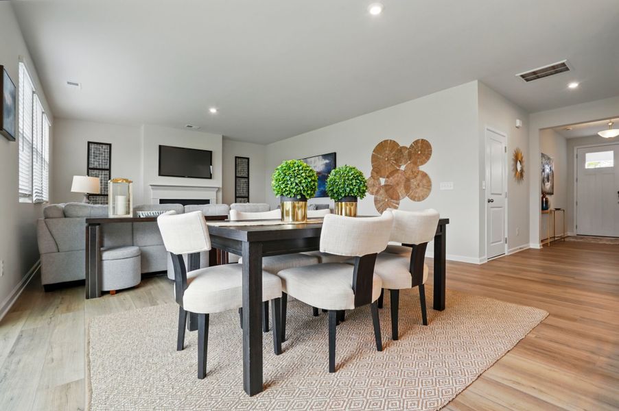 Photo representation of the Shenandoah plan. Colors, finishes and options will vary.