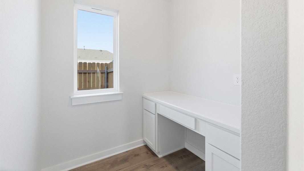 Furnished interior view inside a new home in Creeks Crossing, Elgin (Image 11).