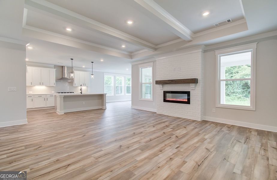 Spacious, unfurnished interior of a new home in Ponderosa Farms Reserve, Gainesville (Image 27).