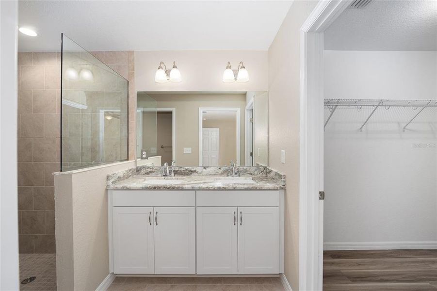 Furnished interior view inside a new home in , Dunnellon (Image 9).