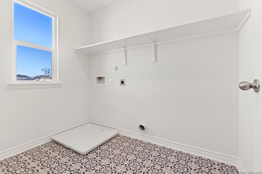 Spacious, unfurnished interior of a new home in Spanish Trails Villas, San Antonio (Image 24).