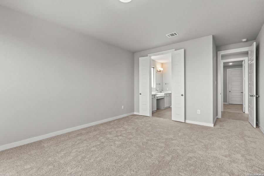Spacious, unfurnished interior of a new home in Foxbrook, Cibolo (Image 34).
