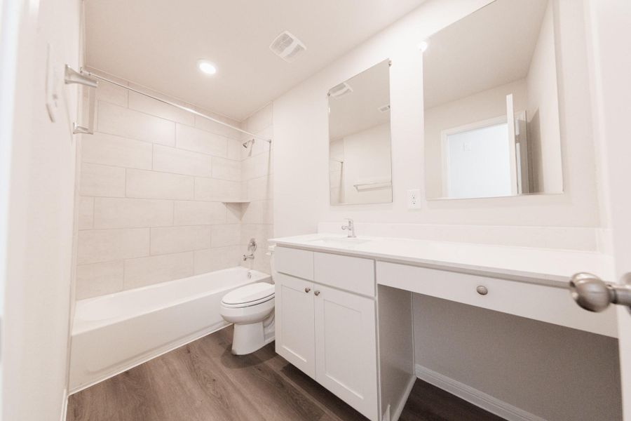 Furnished interior view inside a new home in Bammel Oaks, Houston (Image 9).