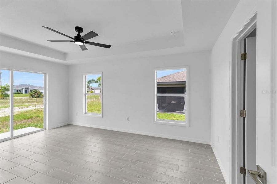 Spacious, unfurnished interior of a new home in , Cape Coral (Image 27).