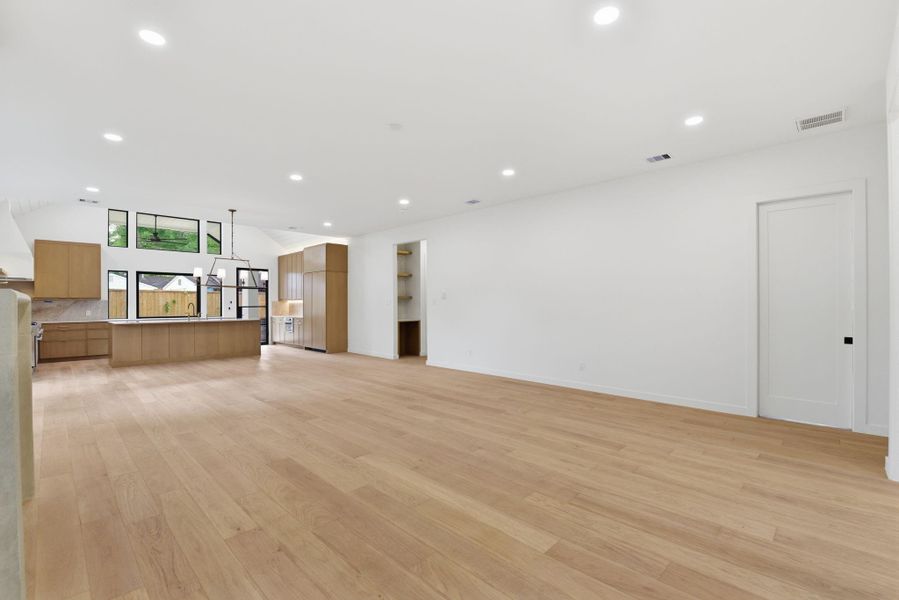 Spacious, unfurnished interior of a new home in , Houston (Image 31).