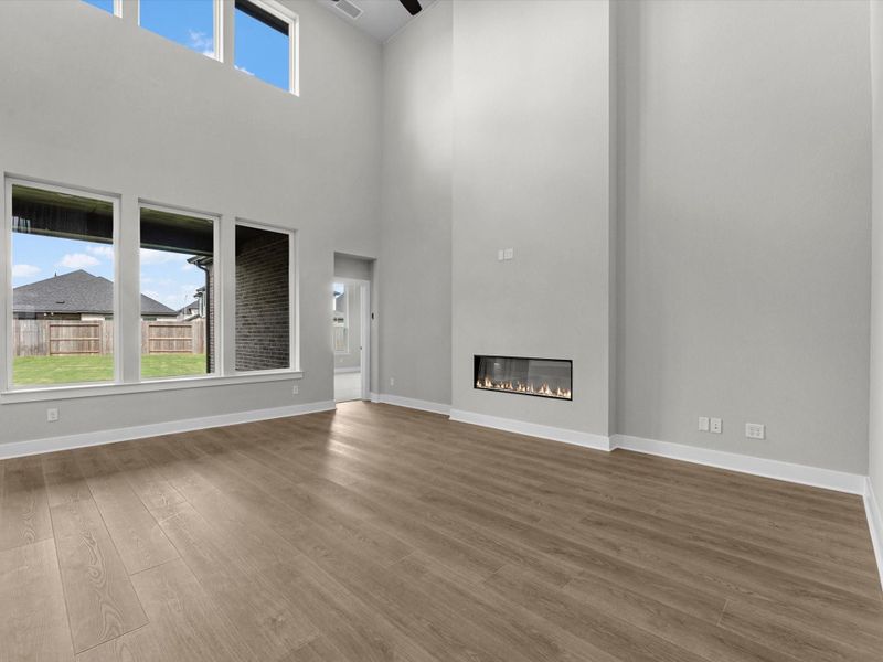 Spacious, unfurnished interior of a new home in Trillium, Richmond (Image 12).