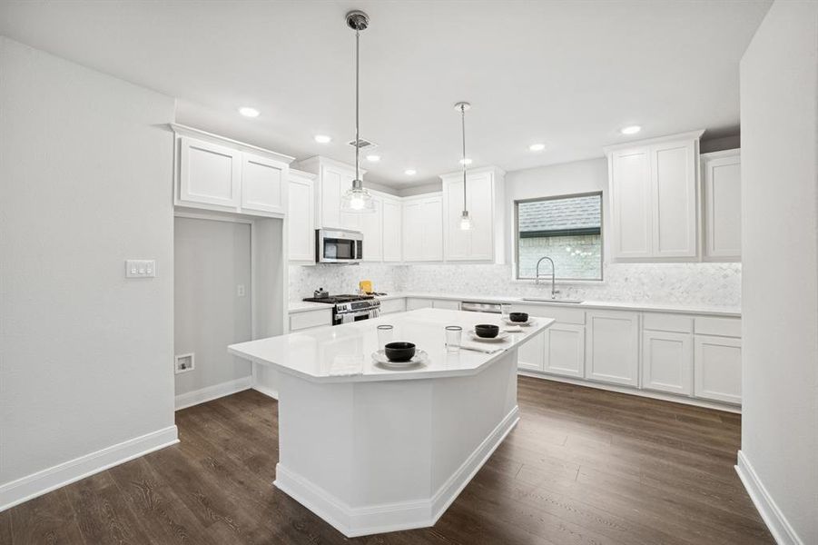 Furnished interior view inside a new home in Creekshaw – Gardens, Royse City (Image 5). Furnished interior view inside a new home in Creekshaw – Gardens, Royse City (Image 5).