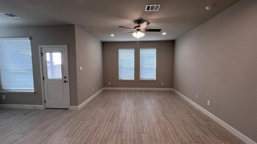 Spacious, unfurnished interior of a new home in Bluestem, Rhome (Image 14).