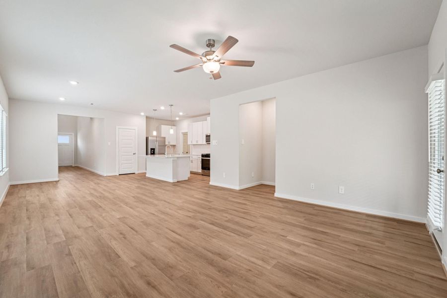 Spacious, unfurnished interior of a new home in Landing Meadows - Traditional Series, New Caney (Image 32). Spacious, unfurnished interior of a new home in Landing Meadows - Traditional Series, New Caney (Image 32).
