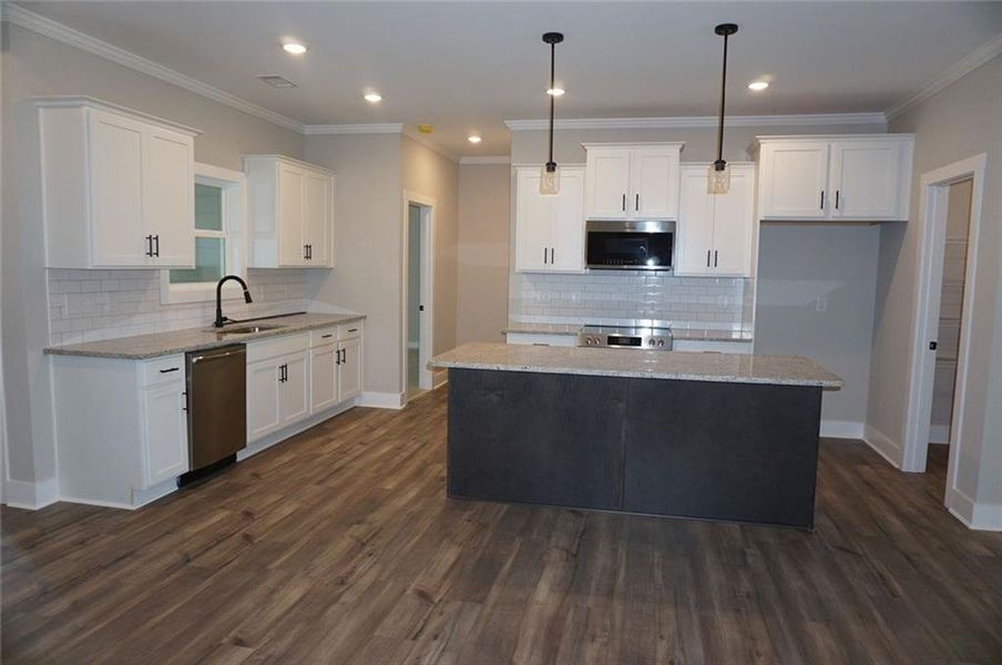 Furnished interior view inside a new home in , Dallas (Image 8).