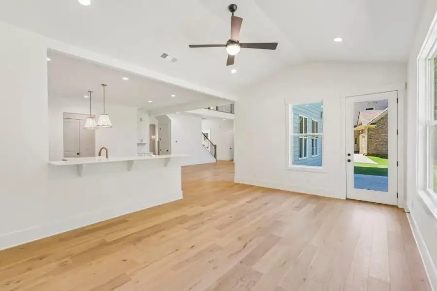 Spacious, unfurnished interior of a new home in White Post on Lake Lanier, Gainesville (Image 31).