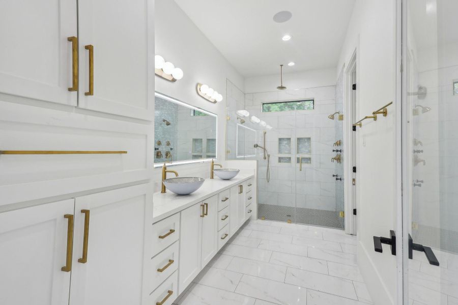 Image 6 of a home in . Image 6 of a home in .