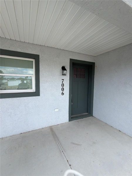 Exterior details and patio area of a home in , Sebring (Image 36).