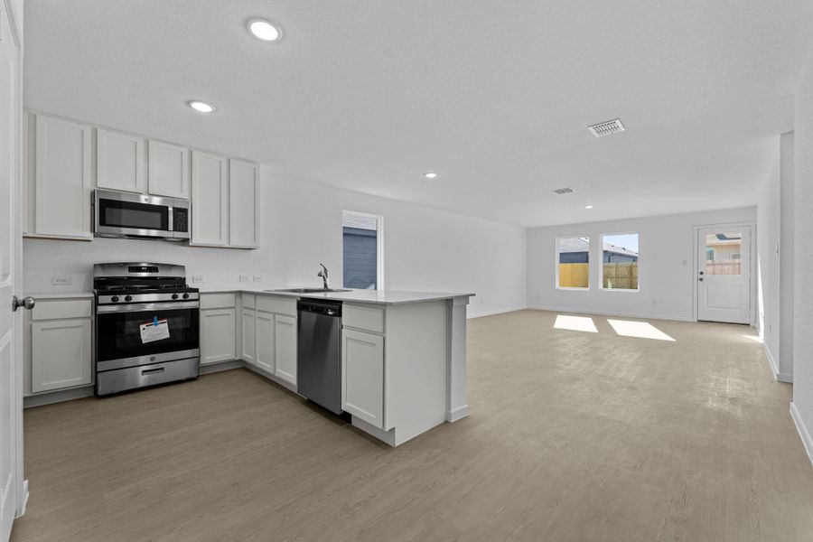 Furnished interior view inside a new home in Friendship Oaks, Fredericksburg (Image 5).