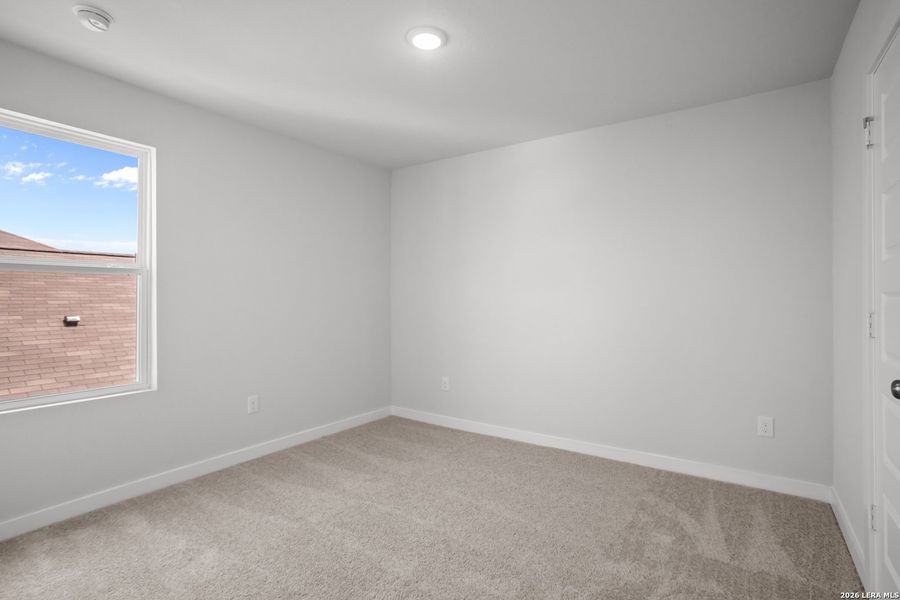 Spacious, unfurnished interior of a new home in Mesa Vista, San Antonio (Image 18).