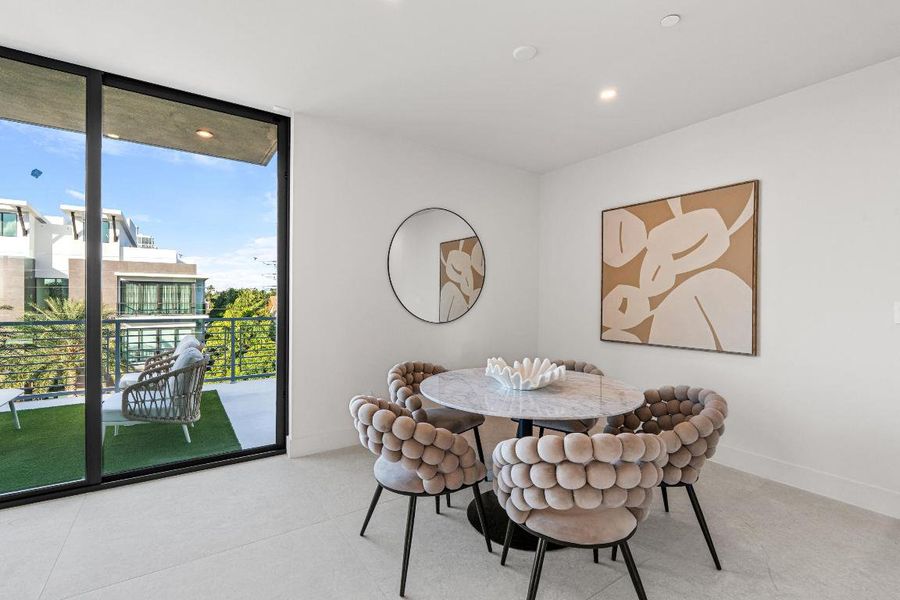 mls_CLUBROOM_DINING_DT