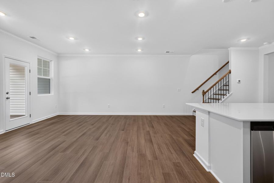 15_132_Tree_Moss_Ct-Living_room-_188