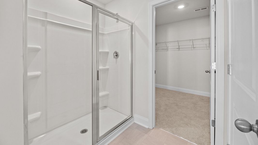 Spacious, unfurnished interior of a new home in Tyler - Home on the Lake, New Bern (Image 19). Spacious, unfurnished interior of a new home in Tyler - Home on the Lake, New Bern (Image 19).