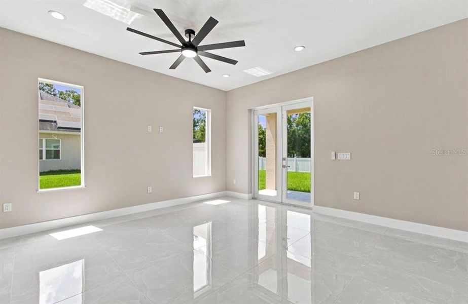 Spacious, unfurnished interior of a new home in , Tampa (Image 29).