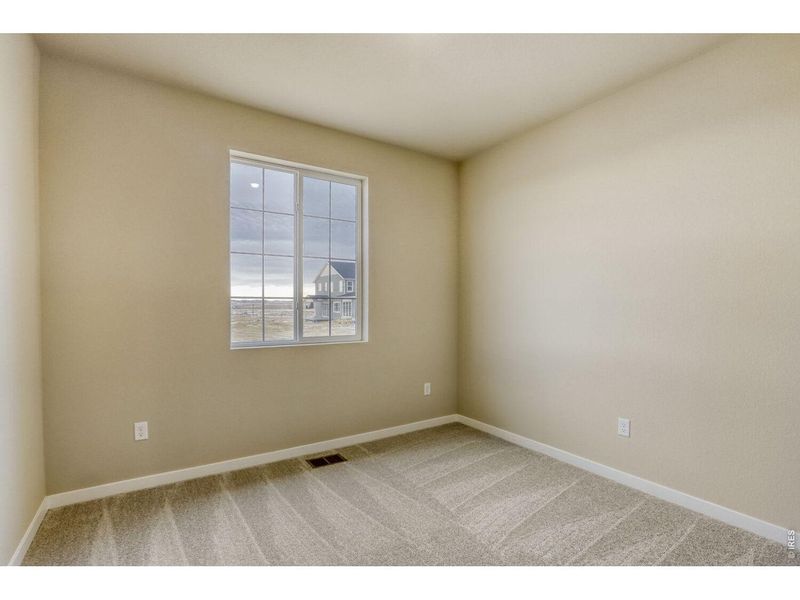 Spacious, unfurnished interior of a new home in Farmstead, Berthoud (Image 24).
