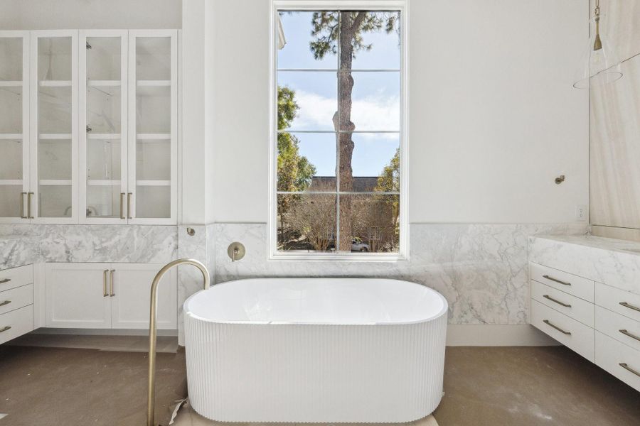 Side view of the Tub.