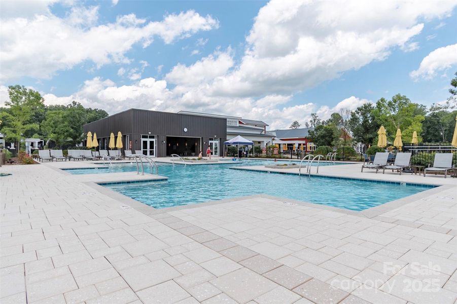 Community amenities in , Denver (Image 32).