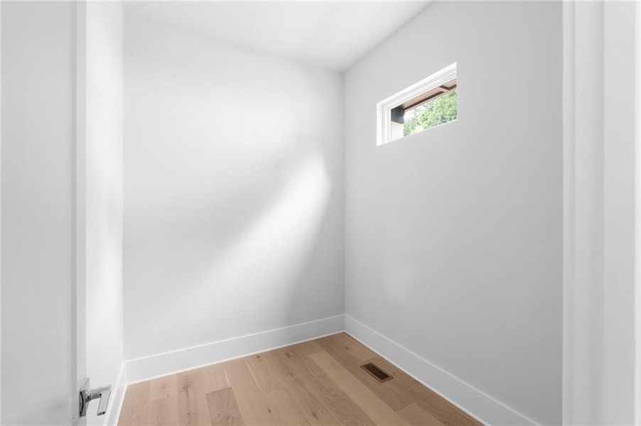 Spacious, unfurnished interior of a new home in , Atlanta (Image 79).