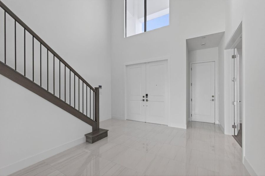 Spacious, unfurnished interior of a new home in Apex at Avenir, Palm Beach Gardens (Image 36).