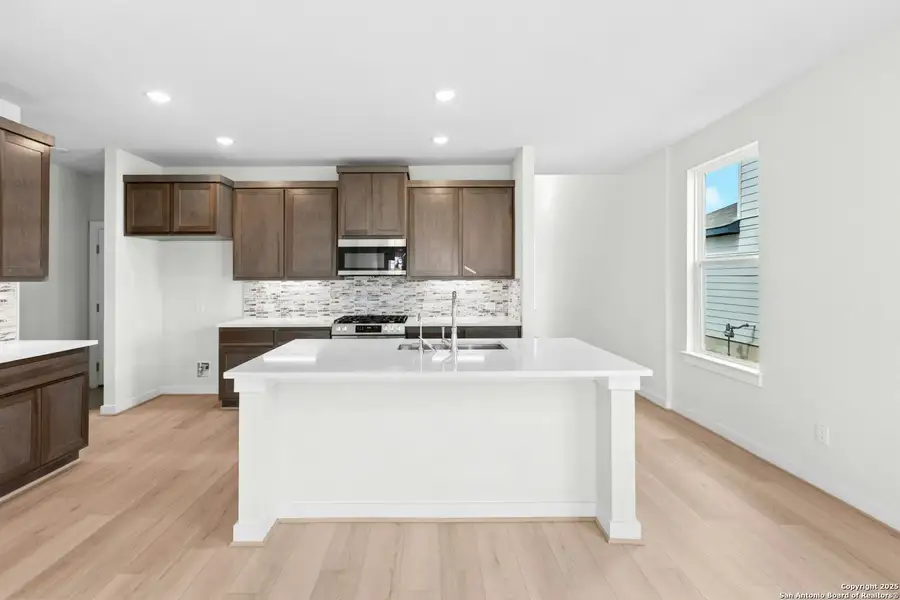 Furnished interior view inside a new home in Willowbrook, New Braunfels (Image 8).