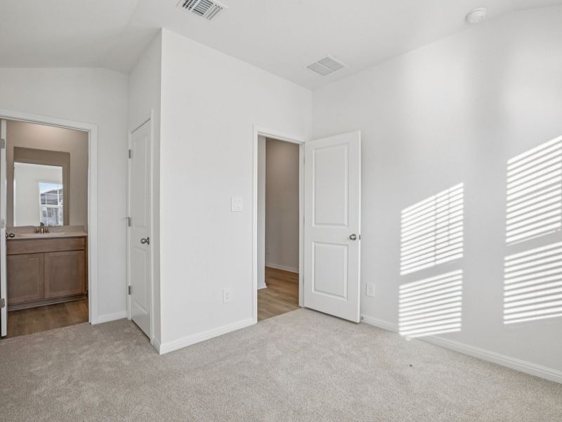 Spacious, unfurnished interior of a new home in Prairie Winds - Reserve Collection, Hutto (Image 11).