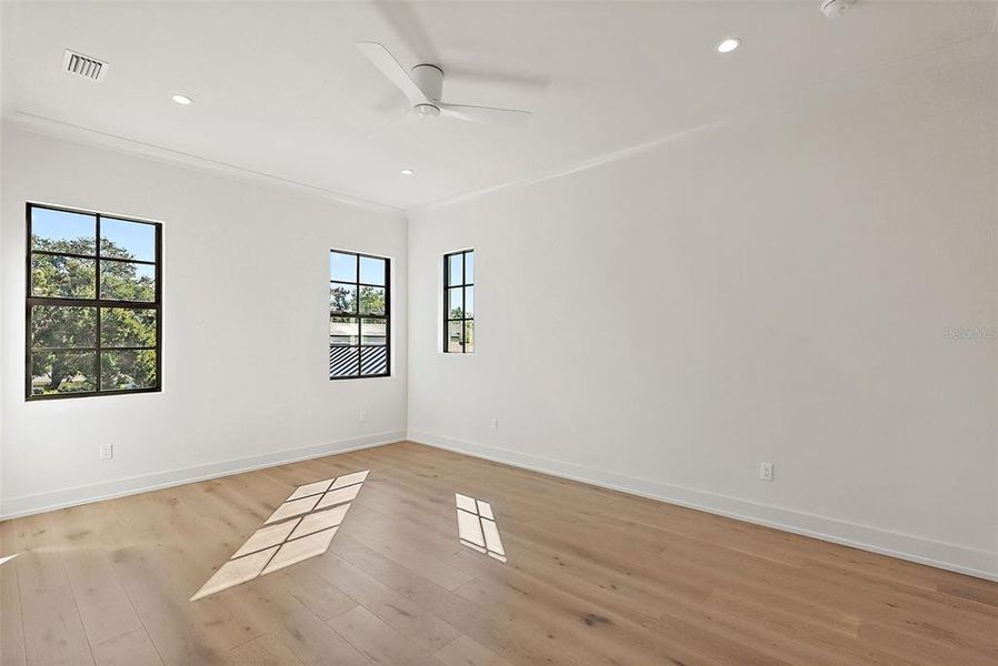 Spacious, unfurnished interior of a new home in , St. Petersburg (Image 48). Spacious, unfurnished interior of a new home in , St. Petersburg (Image 48).