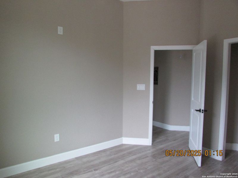 Spacious, unfurnished interior of a new home in , San Antonio (Image 22).
