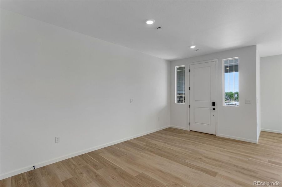 Spacious, unfurnished interior of a new home in Sugar Mill Village, Longmont (Image 26).