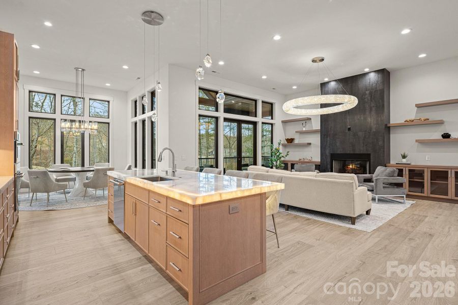 Photos from model home; final product will vary Photos from model home; final product will vary