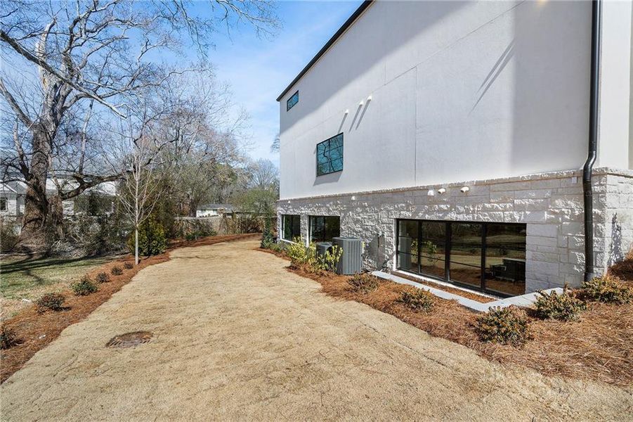 Exterior details and patio area of a home in , Alpharetta (Image 27).