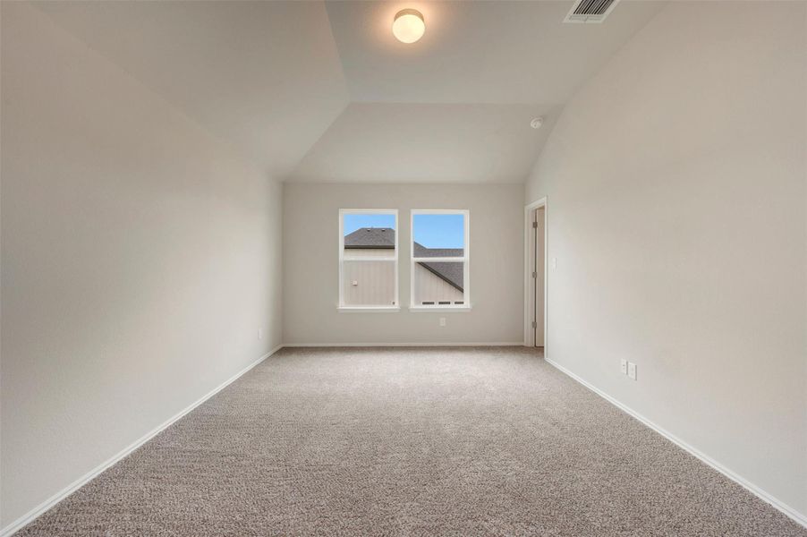 Spacious, unfurnished interior of a new home in Heritage, Dripping Springs (Image 9).